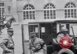 Standbild Würdenträger im Schloss von Versailles Paris Frankreich, 1919, aus Sekunde 24 historischem Filmmaterial Videoclip 65675035878