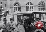 Standbild Würdenträger im Schloss von Versailles Paris Frankreich, 1919, aus Sekunde 25 historischem Filmmaterial Videoclip 65675035878