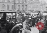 Standbild Würdenträger im Schloss von Versailles Paris Frankreich, 1919, aus Sekunde 45 historischem Filmmaterial Videoclip 65675035878