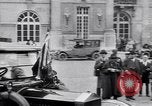 Standbild Würdenträger im Schloss von Versailles Paris Frankreich, 1919, aus Sekunde 47 historischem Filmmaterial Videoclip 65675035878