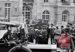 Standbild Würdenträger im Schloss von Versailles Paris Frankreich, 1919, aus Sekunde 48 historischem Filmmaterial Videoclip 65675035878