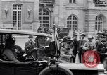 Standbild Würdenträger im Schloss von Versailles Paris Frankreich, 1919, aus Sekunde 49 historischem Filmmaterial Videoclip 65675035878