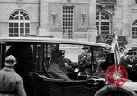 Standbild Würdenträger im Schloss von Versailles Paris Frankreich, 1919, aus Sekunde 50 historischem Filmmaterial Videoclip 65675035878