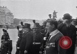 Standbild Würdenträger im Schloss von Versailles Paris Frankreich, 1919, aus Sekunde 59 historischem Filmmaterial Videoclip 65675035878