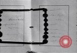 Standbild Vertrag von Versailles Unterzeichnung Paris Frankreich, 1919, aus Sekunde 21 historischem Filmmaterial Videoclip 65675035880