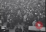 Image célébration le jour d'Armistice Paris France, 1918, de la seconde 18 séquences d'archives historiques vidéo 65675035883