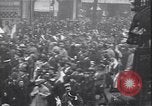 Image célébration le jour d'Armistice Paris France, 1918, de la seconde 21 séquences d'archives historiques vidéo 65675035883