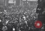 Image célébration le jour d'Armistice Paris France, 1918, de la seconde 22 séquences d'archives historiques vidéo 65675035883