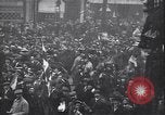 Image célébration le jour d'Armistice Paris France, 1918, de la seconde 23 séquences d'archives historiques vidéo 65675035883