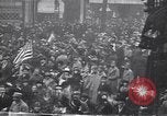 Image célébration le jour d'Armistice Paris France, 1918, de la seconde 26 séquences d'archives historiques vidéo 65675035883