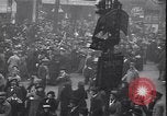 Image célébration le jour d'Armistice Paris France, 1918, de la seconde 28 séquences d'archives historiques vidéo 65675035883