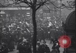 Image célébration le jour d'Armistice Paris France, 1918, de la seconde 42 séquences d'archives historiques vidéo 65675035883