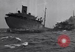 Image Sinking Ship Atlantic Ocean off New Jersey USA, 1942, de la seconde 19 séquences d'archives historiques vidéo 65675035891