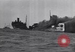 Standbild brennendes Schiff aus New Jersey Küste Atlantic Ocean off New Jersey USA, 1942, aus Sekunde 9 historischem Filmmaterial Videoclip 65675035892
