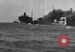 Standbild brennendes Schiff aus New Jersey Küste Atlantic Ocean off New Jersey USA, 1942, aus Sekunde 11 historischem Filmmaterial Videoclip 65675035892