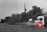 Standbild brennendes Schiff aus New Jersey Küste Atlantic Ocean off New Jersey USA, 1942, aus Sekunde 23 historischem Filmmaterial Videoclip 65675035892
