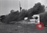 Standbild brennendes Schiff aus New Jersey Küste Atlantic Ocean off New Jersey USA, 1942, aus Sekunde 24 historischem Filmmaterial Videoclip 65675035892