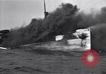 Standbild brennendes Schiff aus New Jersey Küste Atlantic Ocean off New Jersey USA, 1942, aus Sekunde 26 historischem Filmmaterial Videoclip 65675035892
