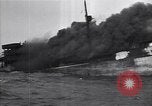 Standbild brennendes Schiff aus New Jersey Küste Atlantic Ocean off New Jersey USA, 1942, aus Sekunde 29 historischem Filmmaterial Videoclip 65675035892