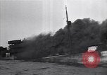 Standbild brennendes Schiff aus New Jersey Küste Atlantic Ocean off New Jersey USA, 1942, aus Sekunde 31 historischem Filmmaterial Videoclip 65675035892