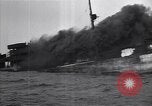 Standbild brennendes Schiff aus New Jersey Küste Atlantic Ocean off New Jersey USA, 1942, aus Sekunde 32 historischem Filmmaterial Videoclip 65675035892