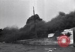 Standbild brennendes Schiff aus New Jersey Küste Atlantic Ocean off New Jersey USA, 1942, aus Sekunde 38 historischem Filmmaterial Videoclip 65675035892