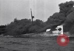 Standbild brennendes Schiff aus New Jersey Küste Atlantic Ocean off New Jersey USA, 1942, aus Sekunde 41 historischem Filmmaterial Videoclip 65675035892