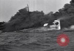 Standbild brennendes Schiff aus New Jersey Küste Atlantic Ocean off New Jersey USA, 1942, aus Sekunde 43 historischem Filmmaterial Videoclip 65675035892