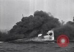 Standbild brennendes Schiff aus New Jersey Küste Atlantic Ocean off New Jersey USA, 1942, aus Sekunde 46 historischem Filmmaterial Videoclip 65675035892