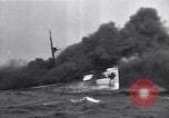 Standbild brennendes Schiff aus New Jersey Küste Atlantic Ocean off New Jersey USA, 1942, aus Sekunde 49 historischem Filmmaterial Videoclip 65675035892