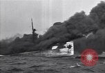 Standbild brennendes Schiff aus New Jersey Küste Atlantic Ocean off New Jersey USA, 1942, aus Sekunde 50 historischem Filmmaterial Videoclip 65675035892