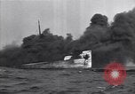 Standbild brennendes Schiff aus New Jersey Küste Atlantic Ocean off New Jersey USA, 1942, aus Sekunde 52 historischem Filmmaterial Videoclip 65675035892