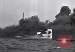 Standbild brennendes Schiff aus New Jersey Küste Atlantic Ocean off New Jersey USA, 1942, aus Sekunde 53 historischem Filmmaterial Videoclip 65675035892