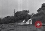Standbild brennendes Schiff aus New Jersey Küste Atlantic Ocean off New Jersey USA, 1942, aus Sekunde 54 historischem Filmmaterial Videoclip 65675035892