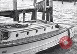 Standbild Küstenwache rettet Überlebende der torpedierten Schiff New Jersey United States USA, 1942, aus Sekunde 4 historischem Filmmaterial Videoclip 65675035893