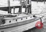 Standbild Küstenwache rettet Überlebende der torpedierten Schiff New Jersey United States USA, 1942, aus Sekunde 5 historischem Filmmaterial Videoclip 65675035893