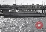 Standbild Küstenwache rettet Überlebende der torpedierten Schiff New Jersey United States USA, 1942, aus Sekunde 11 historischem Filmmaterial Videoclip 65675035893