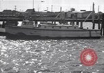 Standbild Küstenwache rettet Überlebende der torpedierten Schiff New Jersey United States USA, 1942, aus Sekunde 16 historischem Filmmaterial Videoclip 65675035893