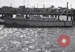 Standbild Küstenwache rettet Überlebende der torpedierten Schiff New Jersey United States USA, 1942, aus Sekunde 17 historischem Filmmaterial Videoclip 65675035893