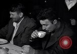 Standbild Küstenwache rettet Überlebende der torpedierten Schiff New Jersey United States USA, 1942, aus Sekunde 30 historischem Filmmaterial Videoclip 65675035893