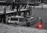 Standbild Küstenwache rettet Überlebende der torpedierten Schiff New Jersey United States USA, 1942, aus Sekunde 48 historischem Filmmaterial Videoclip 65675035893