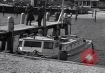 Standbild Küstenwache rettet Überlebende der torpedierten Schiff New Jersey United States USA, 1942, aus Sekunde 49 historischem Filmmaterial Videoclip 65675035893