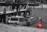 Standbild Küstenwache rettet Überlebende der torpedierten Schiff New Jersey United States USA, 1942, aus Sekunde 50 historischem Filmmaterial Videoclip 65675035893