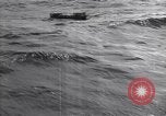 Standbild Küstenwache rettet Überlebende der torpedierten Schiff New Jersey United States USA, 1942, aus Sekunde 52 historischem Filmmaterial Videoclip 65675035893