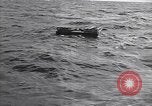Standbild Küstenwache rettet Überlebende der torpedierten Schiff New Jersey United States USA, 1942, aus Sekunde 54 historischem Filmmaterial Videoclip 65675035893