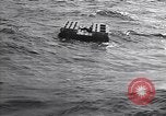 Standbild Küstenwache rettet Überlebende der torpedierten Schiff New Jersey United States USA, 1942, aus Sekunde 55 historischem Filmmaterial Videoclip 65675035893
