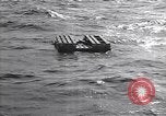 Standbild Küstenwache rettet Überlebende der torpedierten Schiff New Jersey United States USA, 1942, aus Sekunde 56 historischem Filmmaterial Videoclip 65675035893