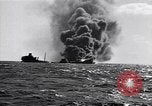 Standbild Untergang brennendes Schiff Atlantic Ocean off New Jersey USA, 1942, aus Sekunde 14 historischem Filmmaterial Videoclip 65675035894