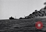 Standbild Untergang brennendes Schiff Atlantic Ocean off New Jersey USA, 1942, aus Sekunde 16 historischem Filmmaterial Videoclip 65675035894