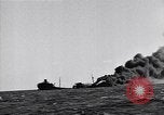 Standbild Untergang brennendes Schiff Atlantic Ocean off New Jersey USA, 1942, aus Sekunde 19 historischem Filmmaterial Videoclip 65675035894